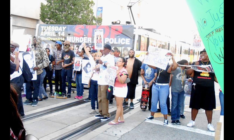 Los Angeles: Blocking the Blue Line. Photo: special to revcom.us